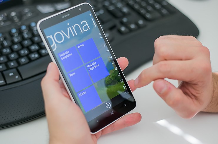 Nokia Lumia 1320 (25).jpg